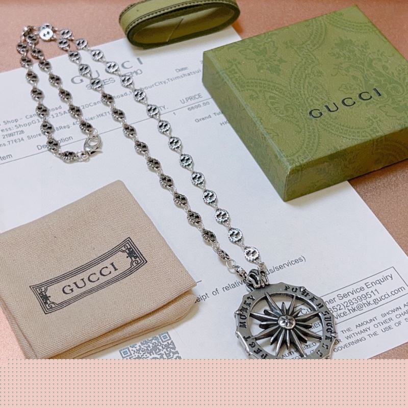 G*u*i necklaces